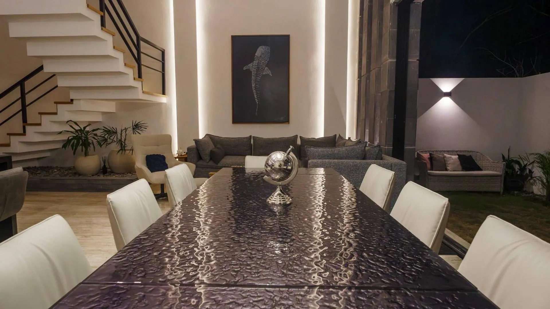 Luxury 5 Bedroom Villa - Private Heated Pool - Movie Theater - Gated Community - fits 11 Cancún