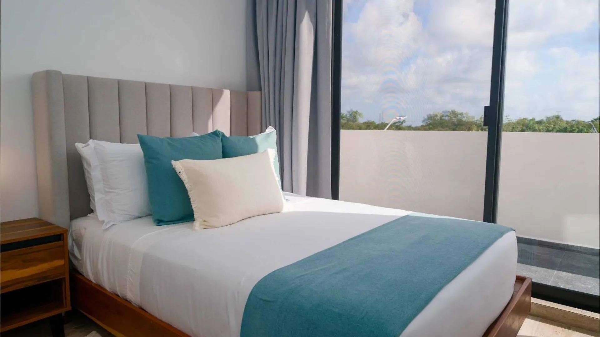 Luxury 5 Bedroom Villa - Private Heated Pool - Movie Theater - Gated Community - fits 11 Cancún 0*,