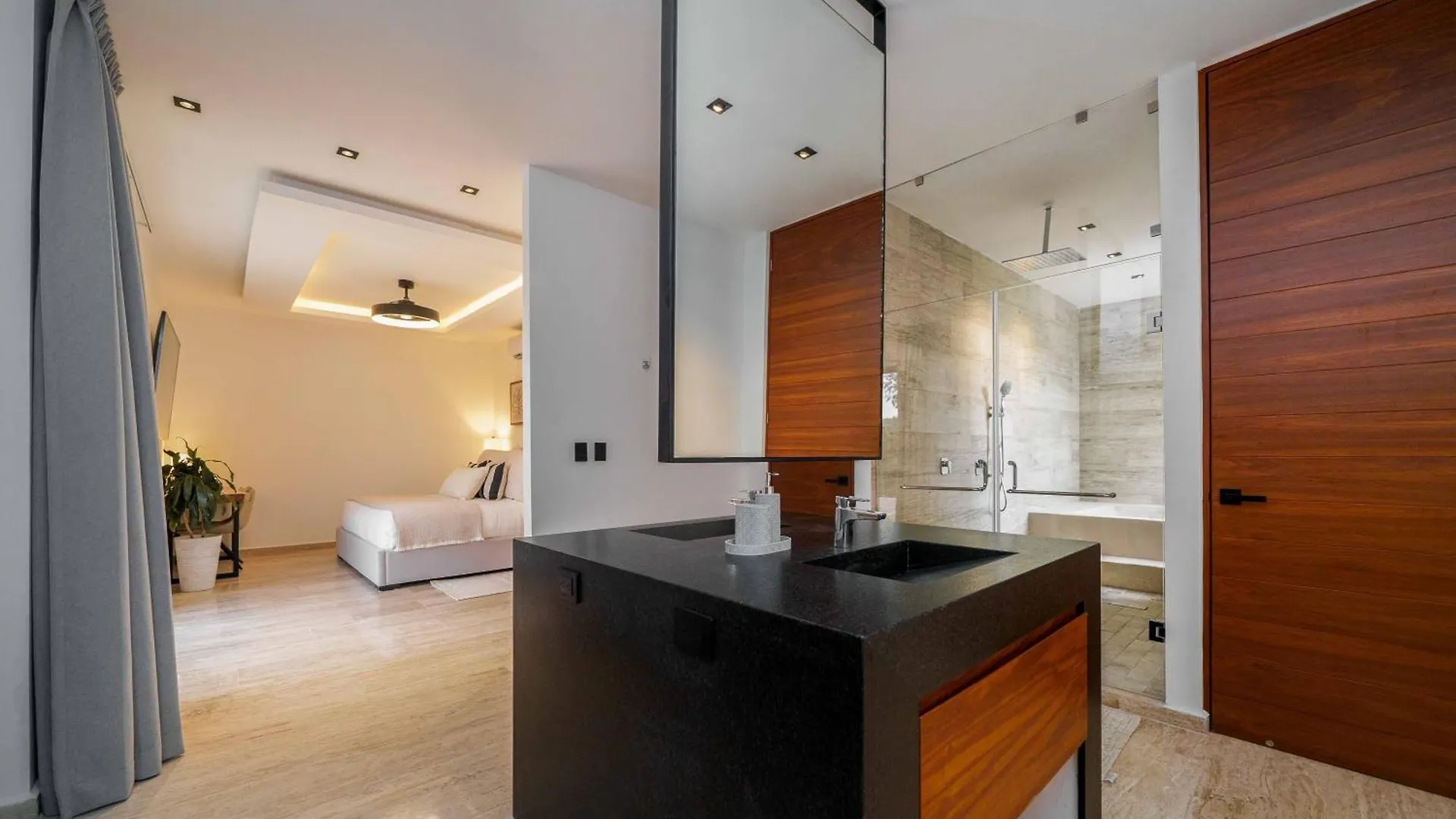 Luxury 5 Bedroom Villa - Private Heated Pool - Movie Theater - Gated Community - fits 11 カンクン