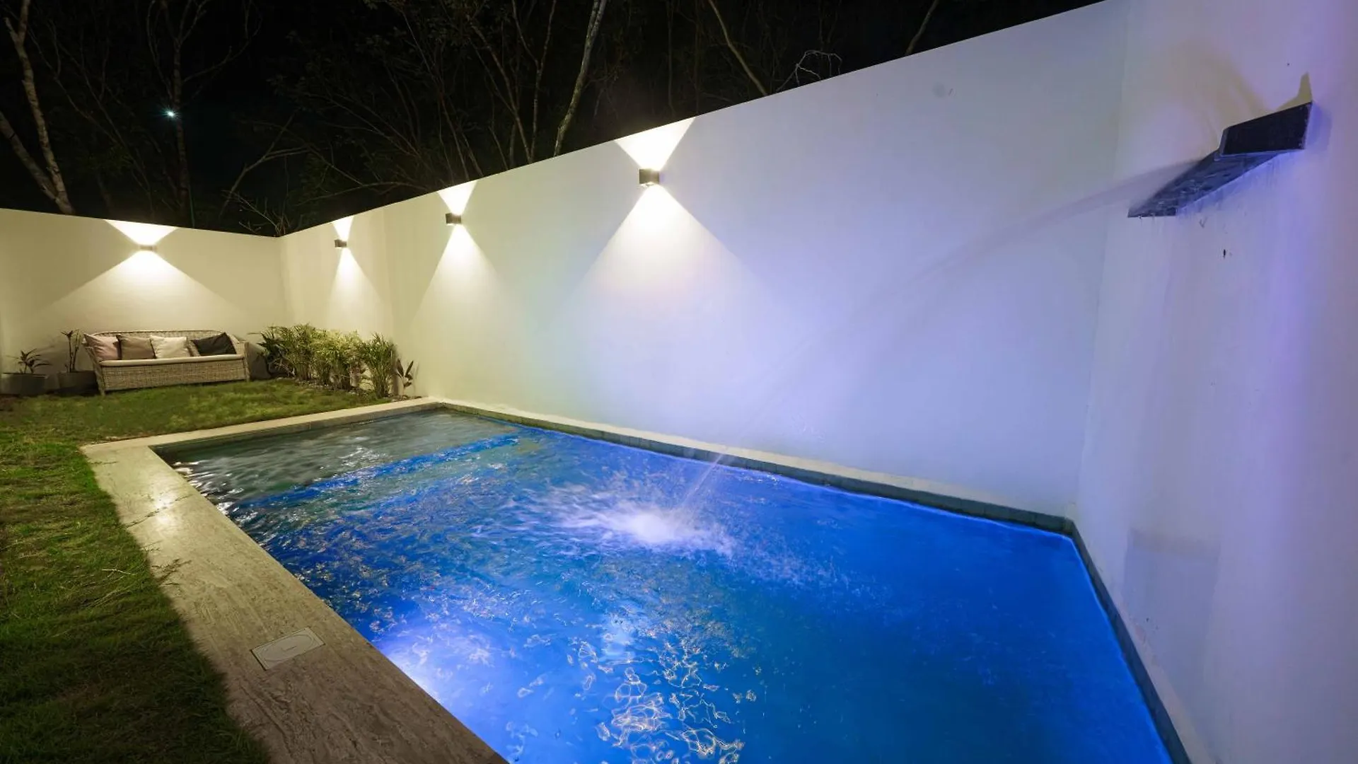 Luxury 5 Bedroom Villa - Private Heated Pool - Movie Theater - Gated Community - fits 11 カンクン