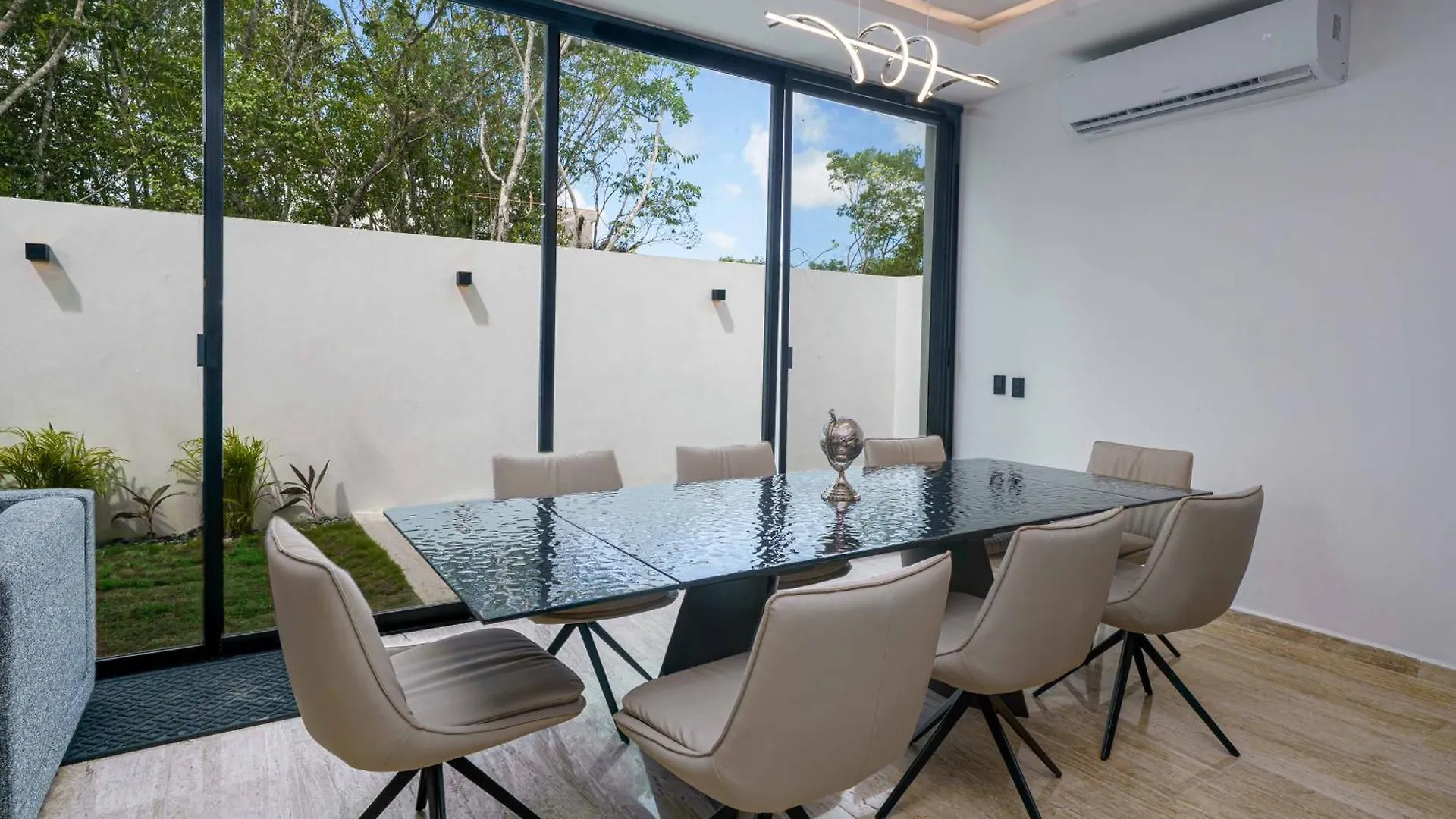 Luxury 5 Bedroom Villa - Private Heated Pool - Movie Theater - Gated Community - fits 11 カンクン メキシコ
