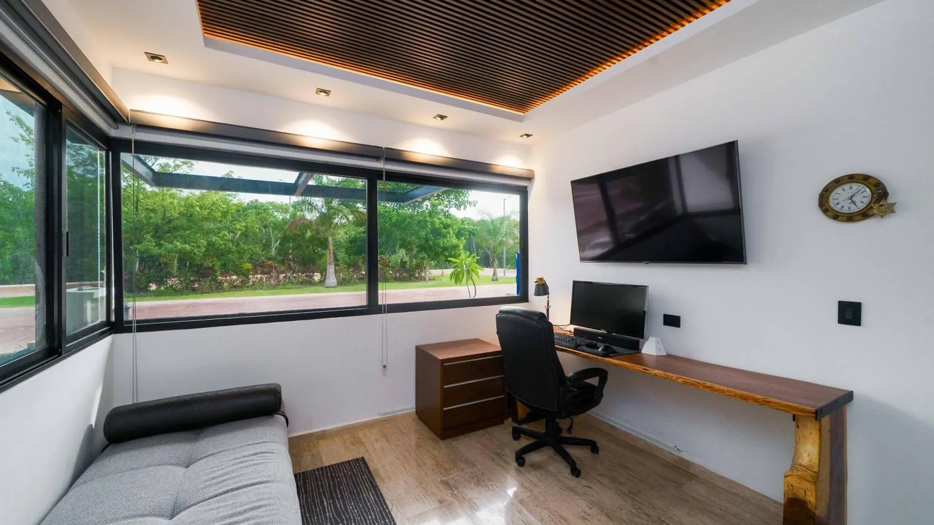 Luxury 5 Bedroom Villa - Private Heated Pool - Movie Theater - Gated Community - fits 11 カンクン