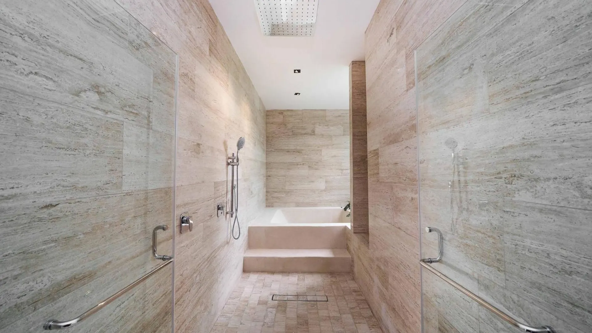 Luxury 5 Bedroom Villa - Private Heated Pool - Movie Theater - Gated Community - fits 11 カンクン