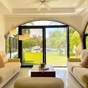 Villa Charming Lagoon Front By Casa Paraiso, Cancún